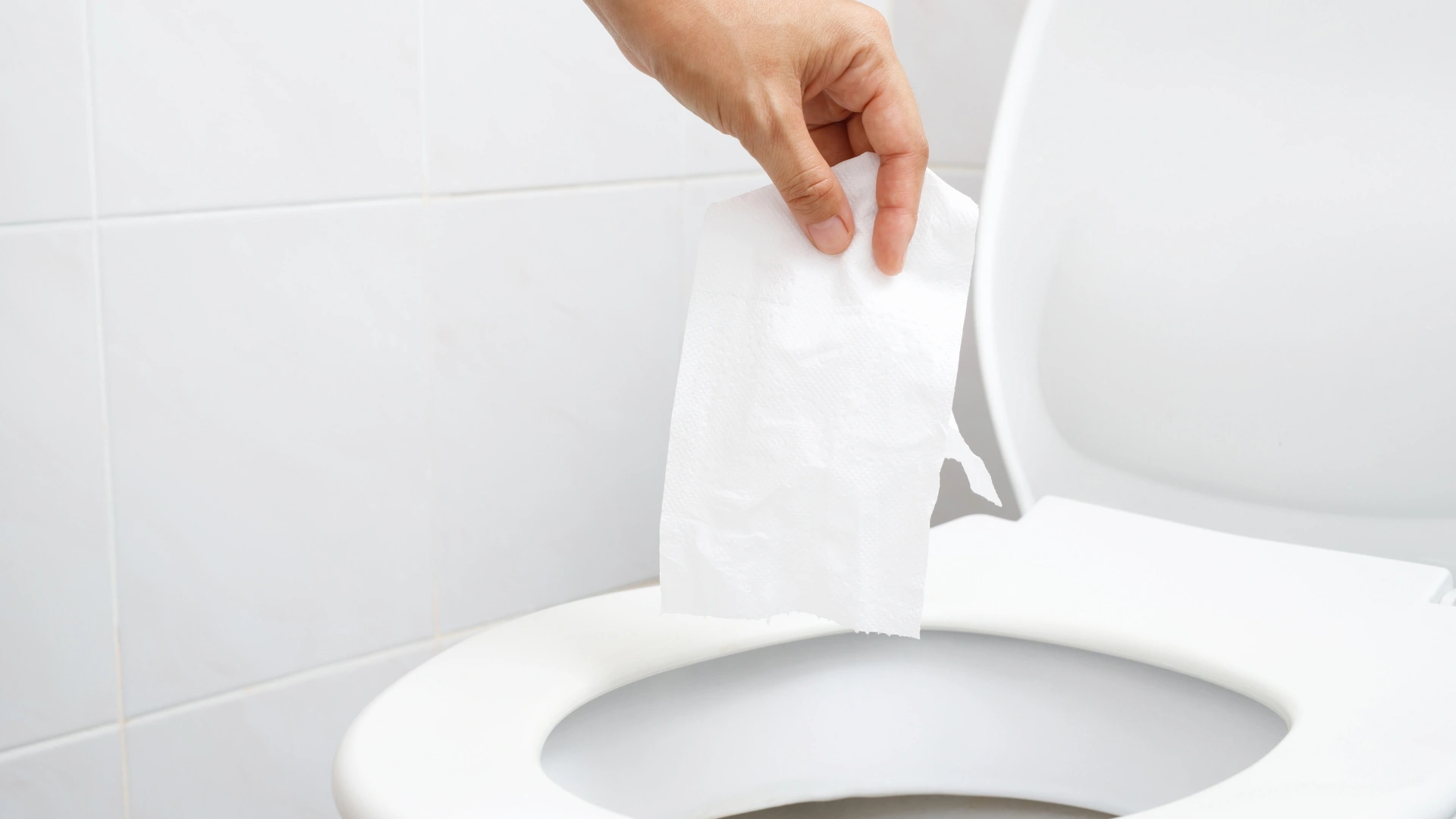 ทิ้งทิชชู่ในชักโครกเป็นอะไรไหม